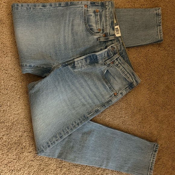 Levi's Women's Light Blue Straight Leg Jeans - Picture 7 of 14